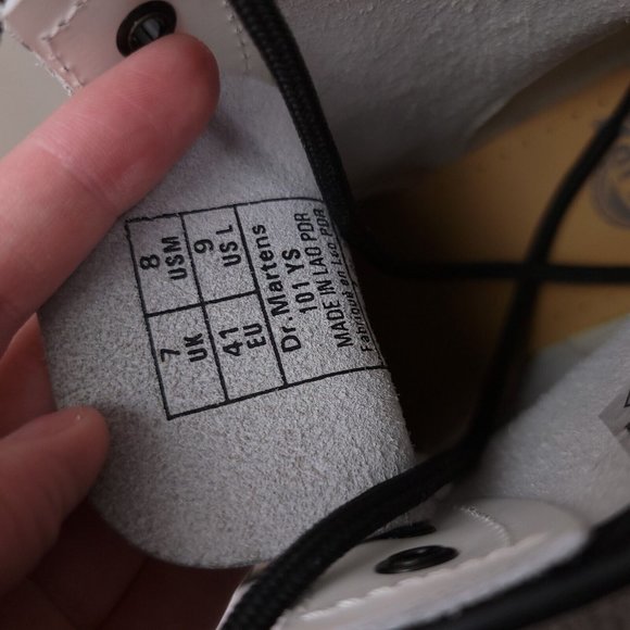 Doc dr Martens Air Wair 101 YS White Smooth Leather Boots Women's Size 9.5 or 10 - Picture 8 of 8